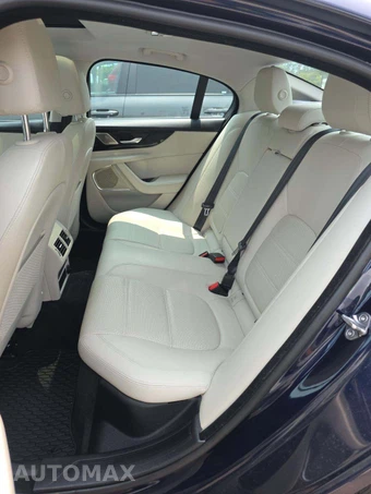 2020 Jaguar XE S – miniatura 13
