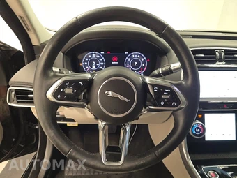2020 Jaguar XE S – miniatura 10