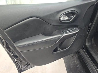 2020 Jeep Cherokee Latitude Plus - miniatura 9