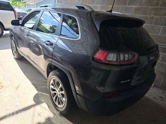 2020 Jeep Cherokee Latitude Plus - miniatura 2