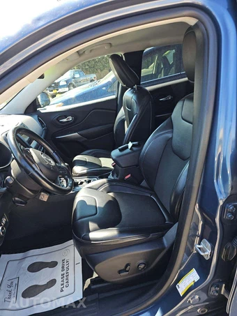 2020 Jeep Cherokee Latitude Plus - miniatura 6