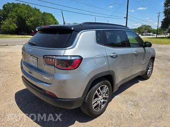2020 Jeep Compass Latitude w/Sun & Safety Pkg - miniatura 17