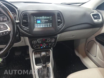 2020 Jeep Compass Latitude w/Sun & Safety Pkg - miniatura 11