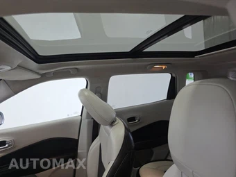 2020 Jeep Compass Latitude w/Sun & Safety Pkg - miniatura 17