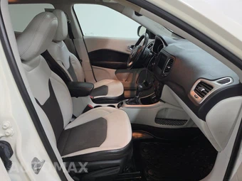 2020 Jeep Compass Latitude w/Sun & Safety Pkg - miniatura 8