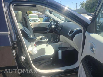 2020 Jeep Compass Latitude w/Sun & Wheel Pkg – miniatura 18