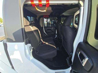 2020 Jeep Gladiator Overland Crew Cab Medium Bed - miniatura 17