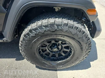 2020 Jeep Gladiator Rubicon Crew Cab Medium Bed - miniatura 9