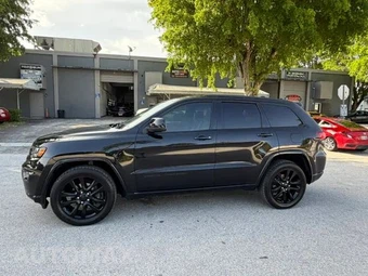2020 Jeep Grand Cherokee Altitude Edition - miniatura 11