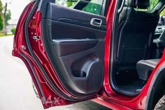 2020 Jeep Grand Cherokee Altitude Edition - miniatura 26