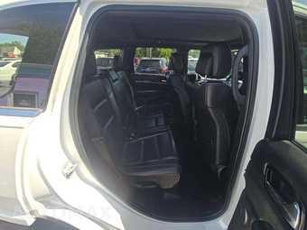 2020 Jeep Grand Cherokee Overland - miniatura 13