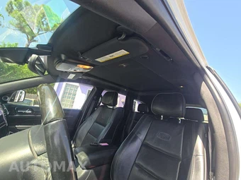 2020 Jeep Grand Cherokee Overland - miniatura 8