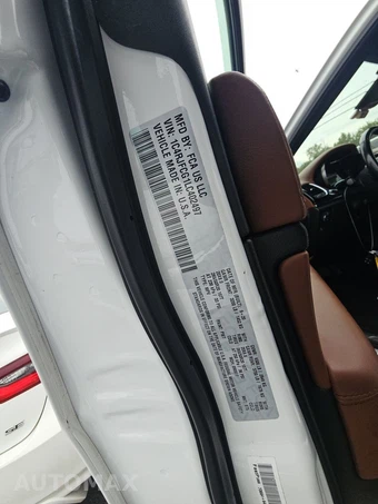 2020 Jeep Grand Cherokee Overland - miniatura 14