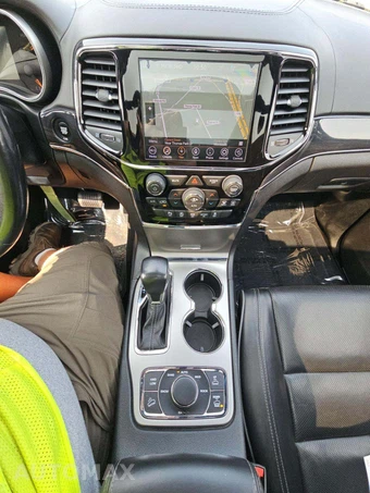 2020 Jeep Grand Cherokee Overland - miniatura 7