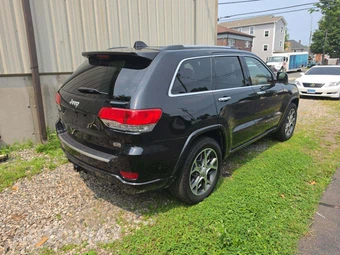 2020 Jeep Grand Cherokee Overland - miniatura 3