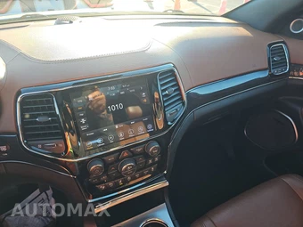2020 Jeep Grand Cherokee Overland - miniatura 11