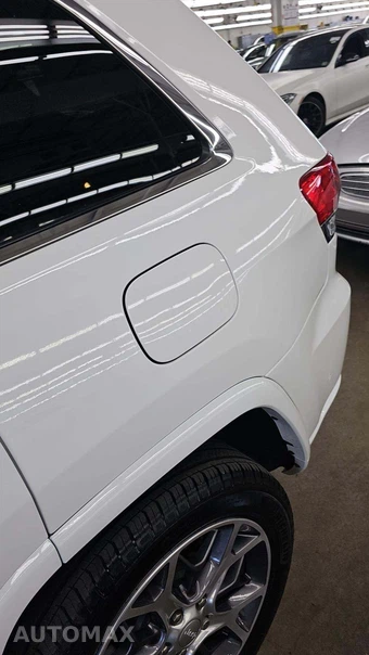 2020 Jeep Grand Cherokee Overland - miniatura 30