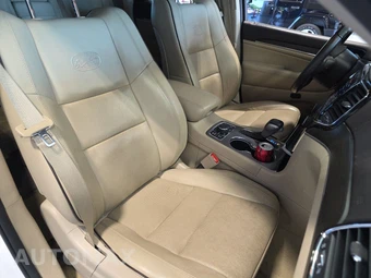 2020 Jeep Grand Cherokee Overland - miniatura 8