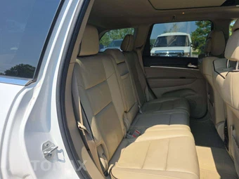 2020 Jeep Grand Cherokee Overland - miniatura 16