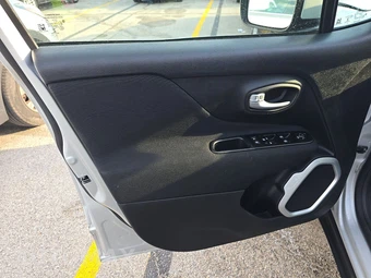2020 Jeep Renegade Latitude – miniatura 9