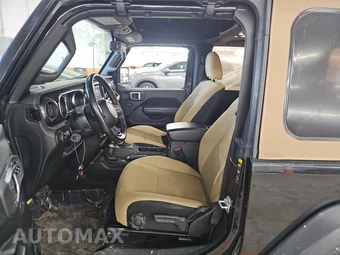2020 Jeep Wrangler Black and Tan - miniatura 13