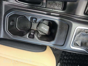 2020 Jeep Wrangler Sport - miniatura 8