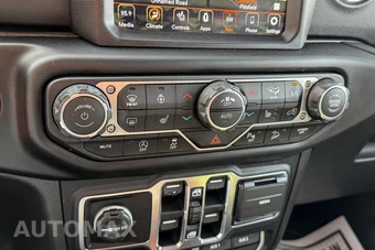 2020 Jeep Wrangler Unlimited Sahara - miniatura 30