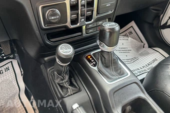 2020 Jeep Wrangler Unlimited Sahara - miniatura 32