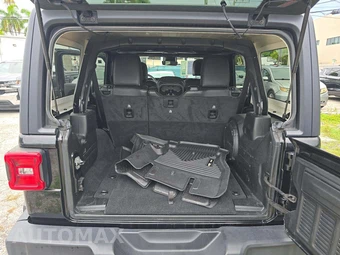 2020 Jeep Wrangler Unlimited Sahara - miniatura 11