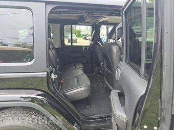 2020 Jeep Wrangler Unlimited Sahara - miniatura 13