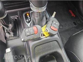 2020 Jeep Wrangler Unlimited Sahara - miniatura 6