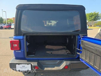 2020 Jeep Wrangler Unlimited Sahara - miniatura 11