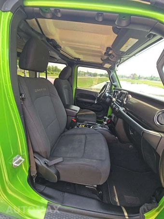 2020 Jeep Wrangler Unlimited Sahara - miniatura 18