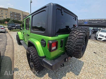 2020 Jeep Wrangler Unlimited Sahara - miniatura 2