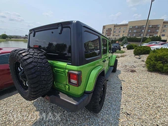 2020 Jeep Wrangler Unlimited Sahara - miniatura 3