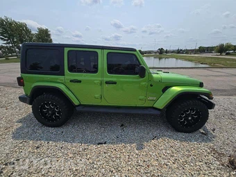 2020 Jeep Wrangler Unlimited Sahara - miniatura 4