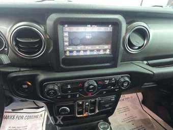 2020 Jeep Wrangler Unlimited Sahara - miniatura 11
