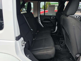 2020 Jeep Wrangler Unlimited Sahara - miniatura 16