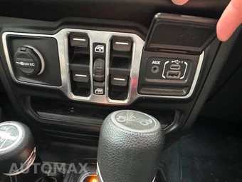 2020 Jeep Wrangler Unlimited Sahara - miniatura 30