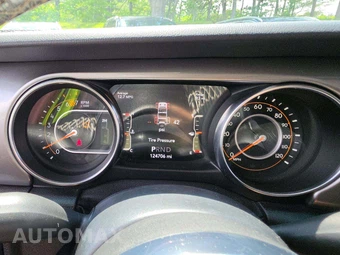 2020 Jeep Wrangler Unlimited Sahara - miniatura 6