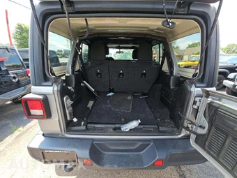 2020 Jeep Wrangler Unlimited Sahara - miniatura 14