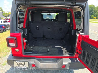 2020 Jeep Wrangler Unlimited Sahara - miniatura 14