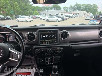 2020 Jeep Wrangler Unlimited Sahara - miniatura 10