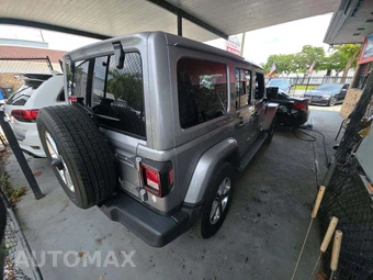 2020 Jeep Wrangler Unlimited Sahara - miniatura 3