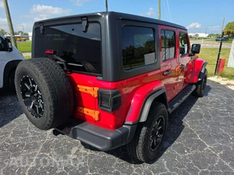 2020 Jeep Wrangler Unlimited Sahara - miniatura 3