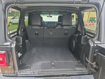 2020 Jeep Wrangler Unlimited Sahara - miniatura 19