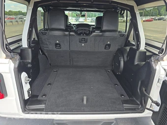 2020 Jeep Wrangler Unlimited Sahara Altitude Edition - miniatura 16