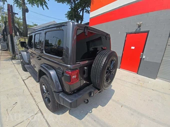 2020 Jeep Wrangler Unlimited Sahara Altitude Edition - miniatura 2