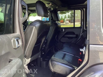 2020 Jeep Wrangler Unlimited Sahara Altitude Edition - miniatura 10