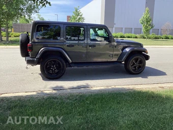 2020 Jeep Wrangler Unlimited Sahara Altitude Edition - miniatura 4